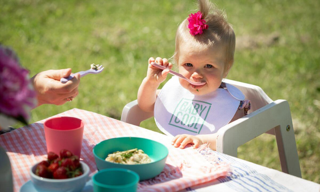 why_give_a_spoon_and_fork_to_a-baby_babycool.